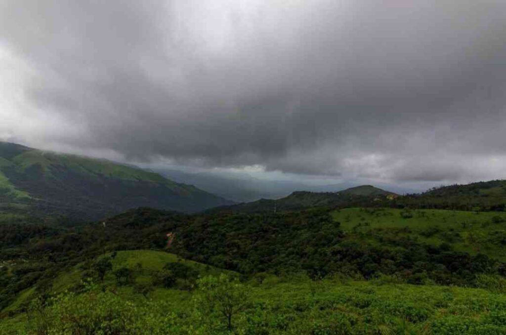 ಪ್ರದೇಶವಾರು ಮಳೆಯ ತೀವ್ರತೆ:-ಕರ್ನಾಟಕದಲ್ಲಿ ಮುಂಗಾರು ಮಳೆ ಅಬ್ಬರ